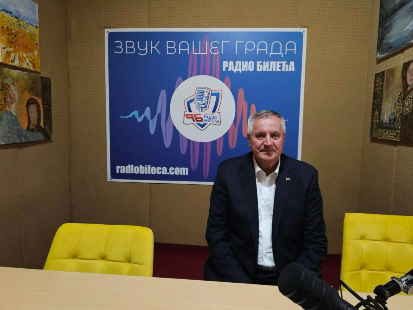 Радован Вишковић у студију Радија Билећа